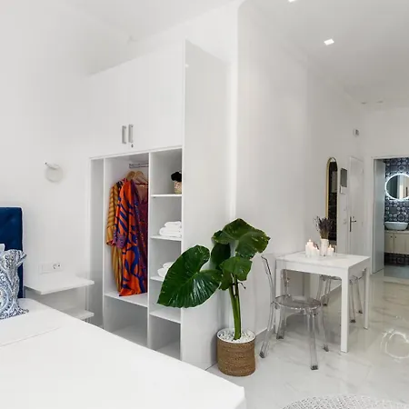 Nicol's ηouse & In Corfu Town By Konnect *