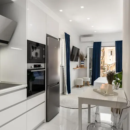 Nicol's ηouse & In Corfu Town By Konnect Appartamento